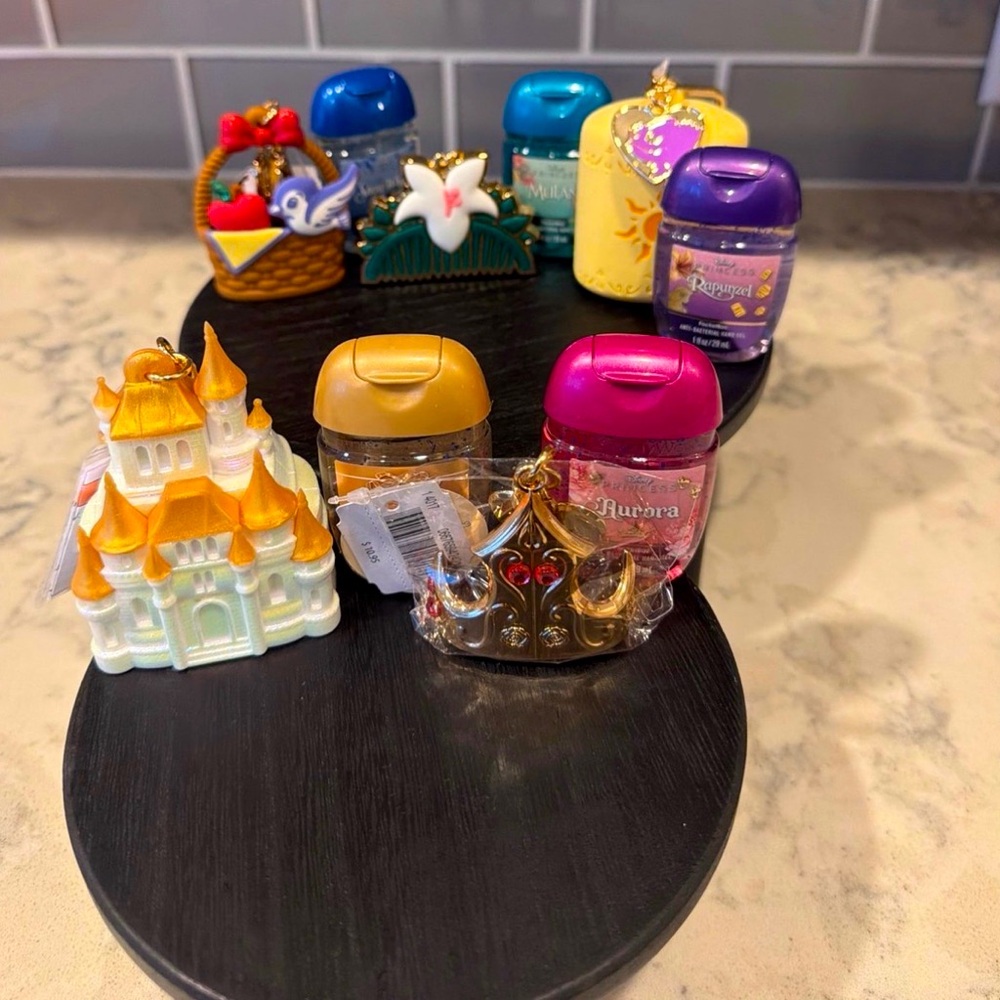 10 Ítems Disney Princess Bath & Body Set - set of pocketbac holder & sanitizers